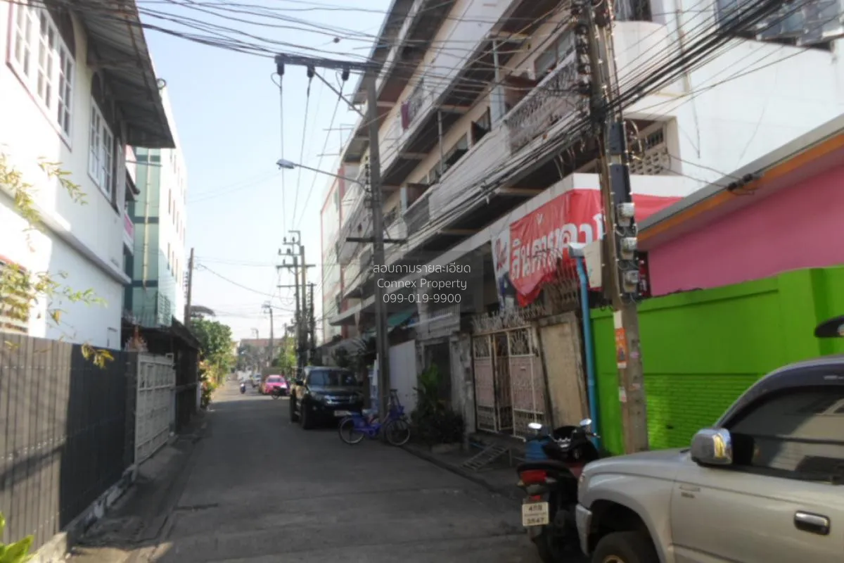 For Sale Commercial building 3.5 floors (2 units) Soi Ekachai 24 