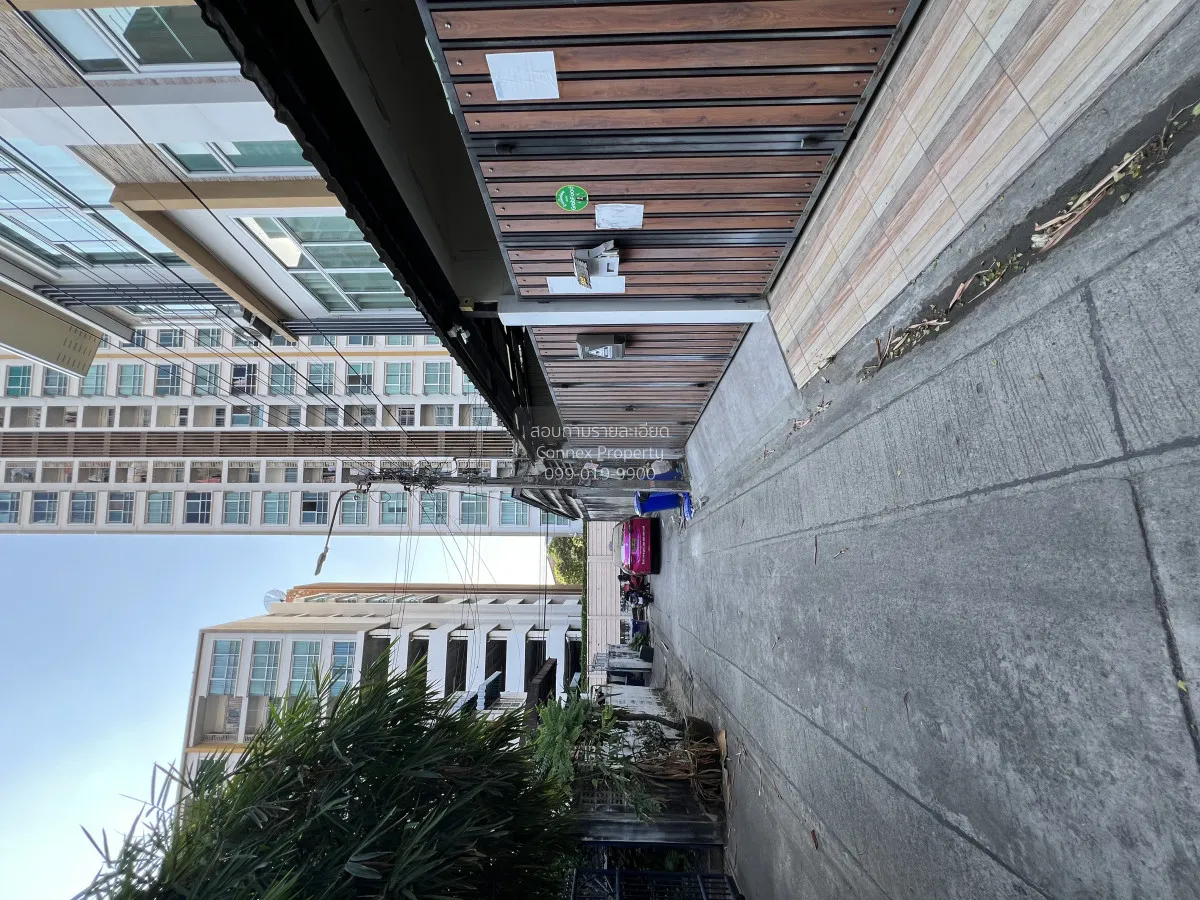 For Sale 3 - storey townhouse Soi Pracha Uthit 7 , Huai Khwang ,  2