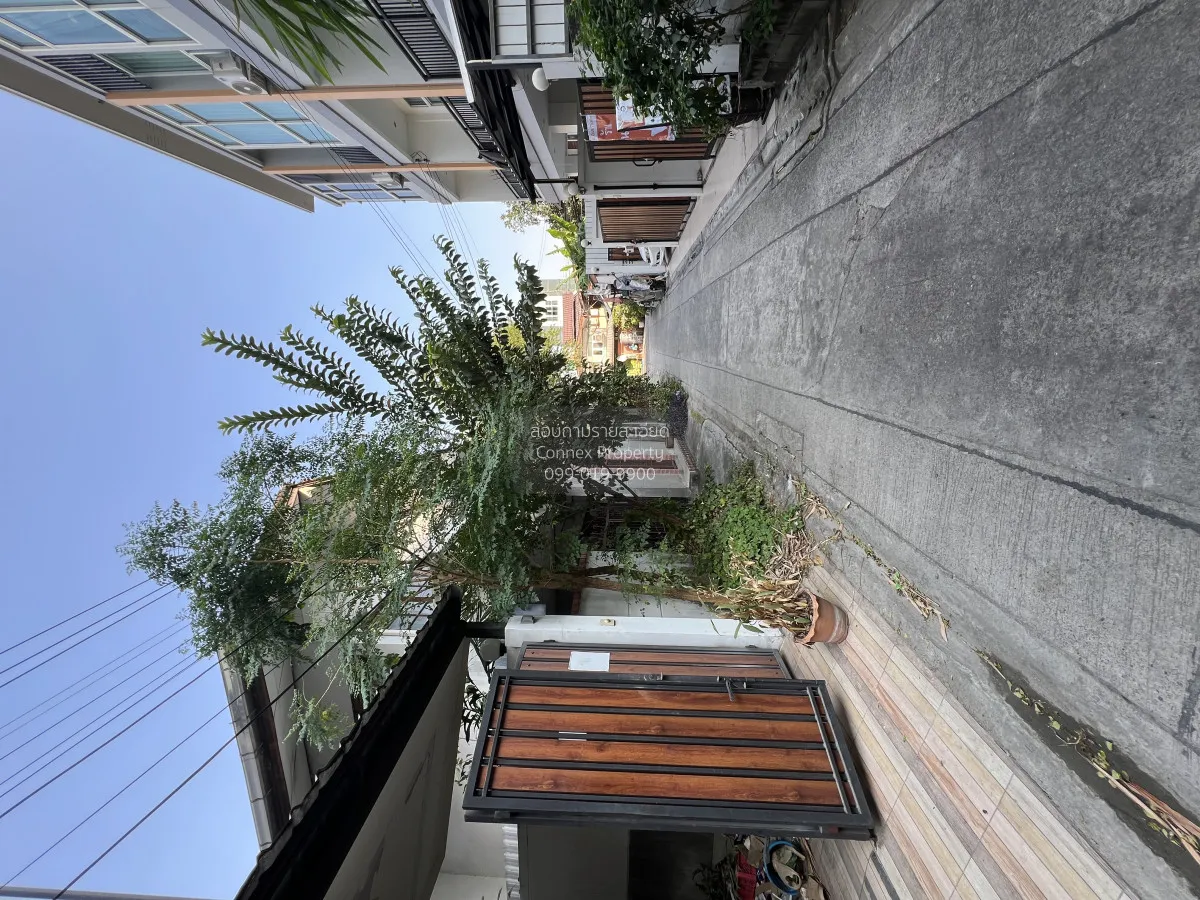 For Sale 3 - storey townhouse Soi Pracha Uthit 7 , Huai Khwang ,  3