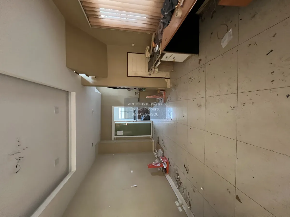 For Sale 3 - storey townhouse Soi Pracha Uthit 7 , Huai Khwang , 