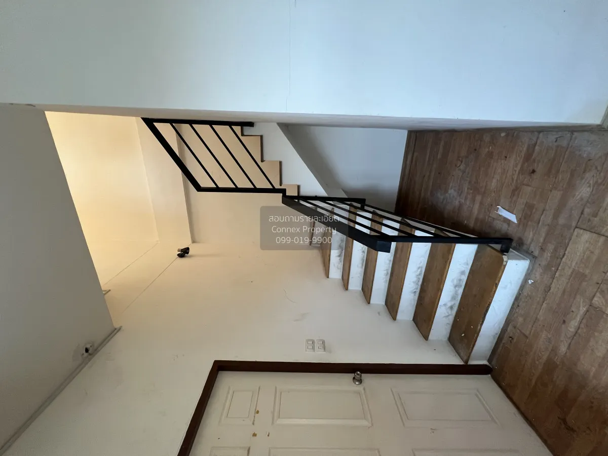 For Sale 3 - storey townhouse Soi Pracha Uthit 7 , Huai Khwang , 