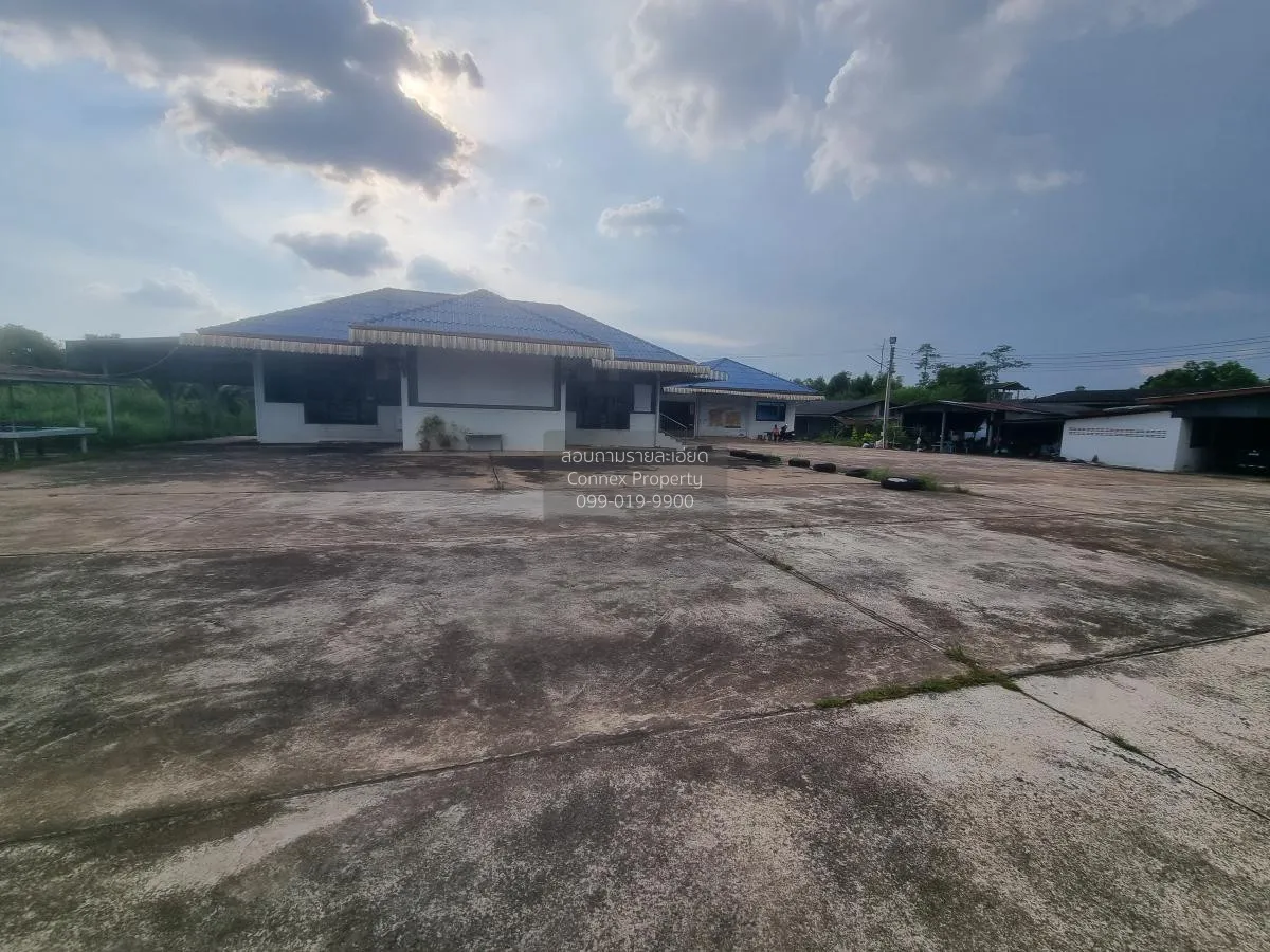 For Sale Land with building at  Phanom Sarakham Chachoengsao , Ba
