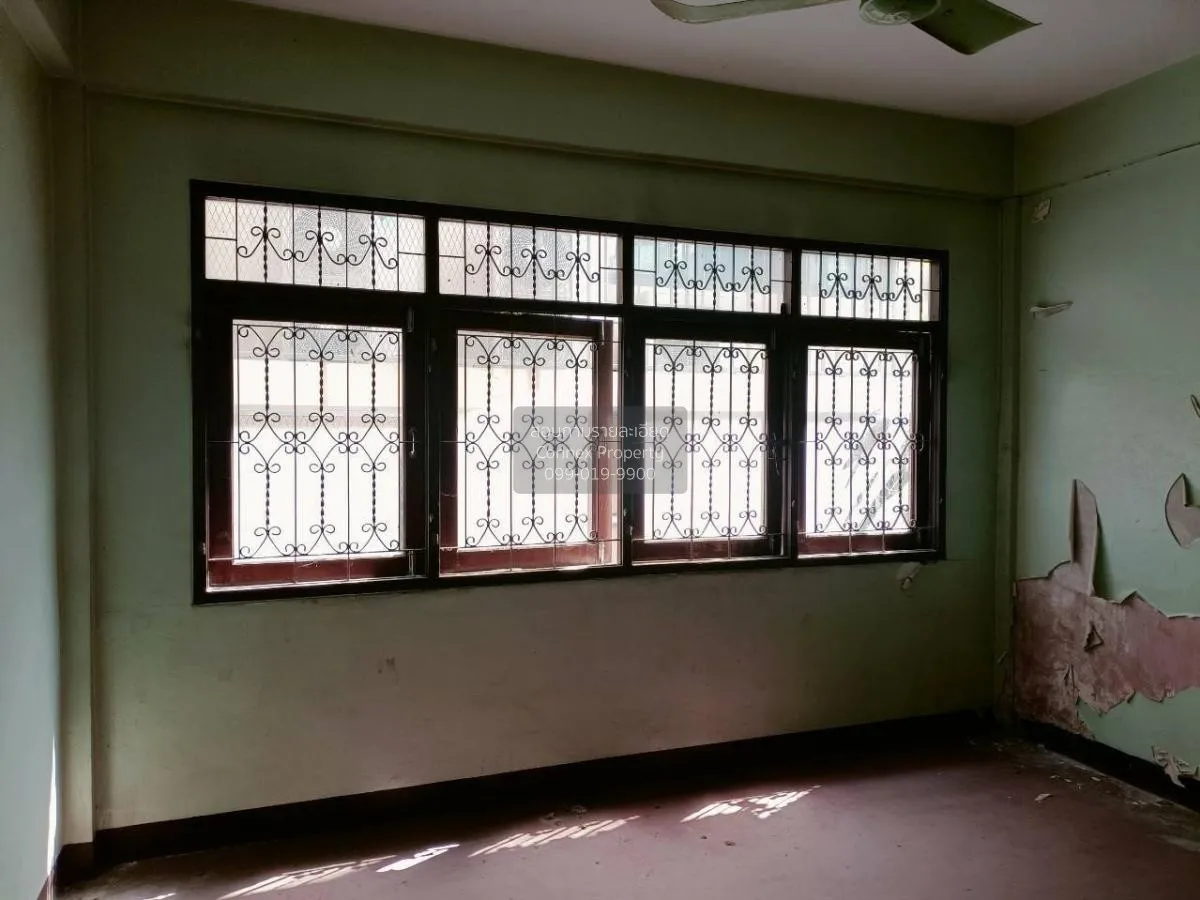 For Sale Shophouse located in Soi Maen Sri 2 , Khlong Maha Nak , 