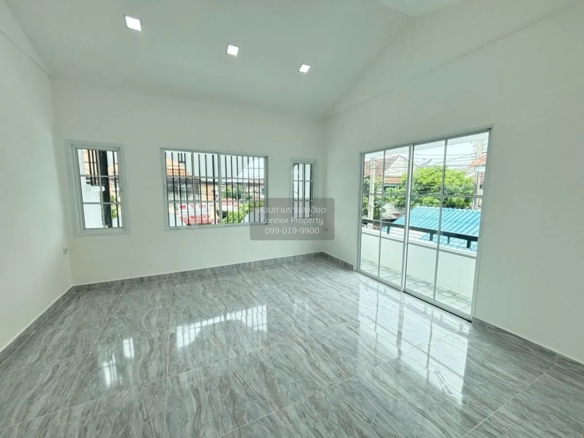 For Sale Townhouse/Townhome  , Baan Poonsin Thani 3 , newly renov