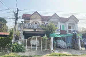 ขายทาวน์เฮ้าส์ 2 ชั้น ติดซอยสำราญรื่น 16 เมืองอุุตรดิตถ์ ท่าอิฐ เมืองอุตรดิตถ์ อุตรดิตถ์ CX-108852