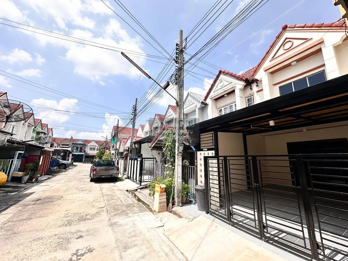 ขายทาวน์เฮ้าส์/ทาวน์โฮม  บ้านเต็มรัก รีโนเวทใหม่ บางคูรัด บางบัวท 2