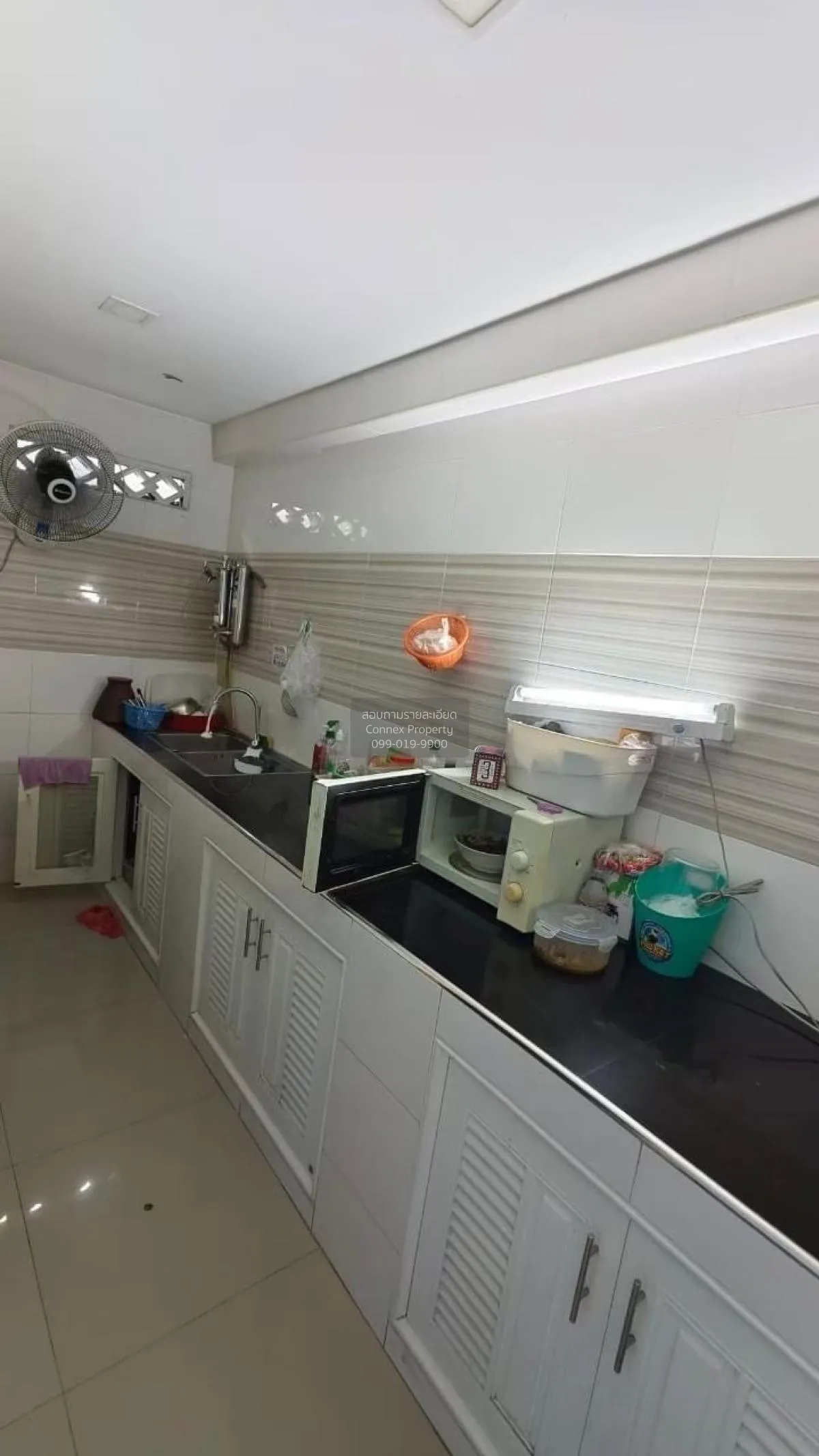 For Sale 2 shophouses, both next to each other. , Khwaeng Khlong 