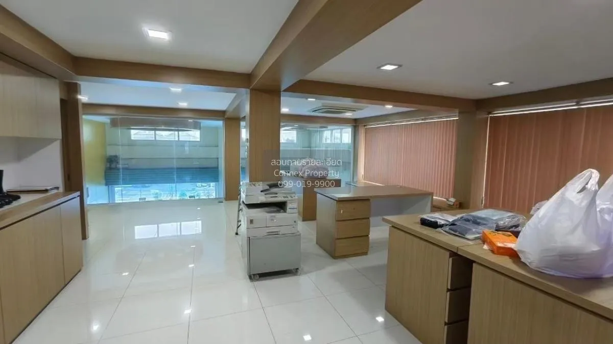 For Sale 2 shophouses, both next to each other. , Khwaeng Khlong 