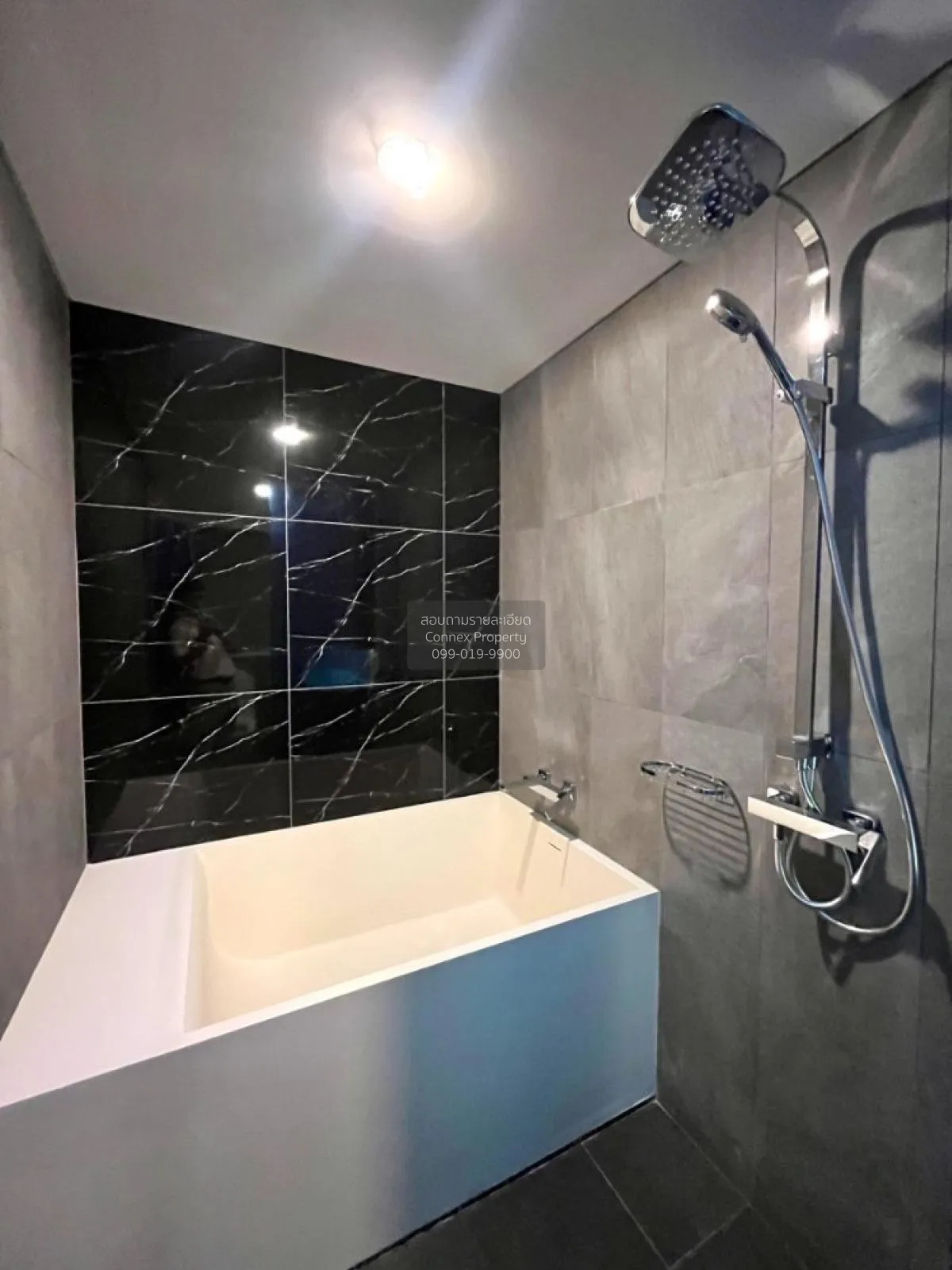 ขายคอนโด  ไซมิส พระราม 9 (แลนด์มาร์ค @MRTA Station) ดูเพล็กซ์ ชั้