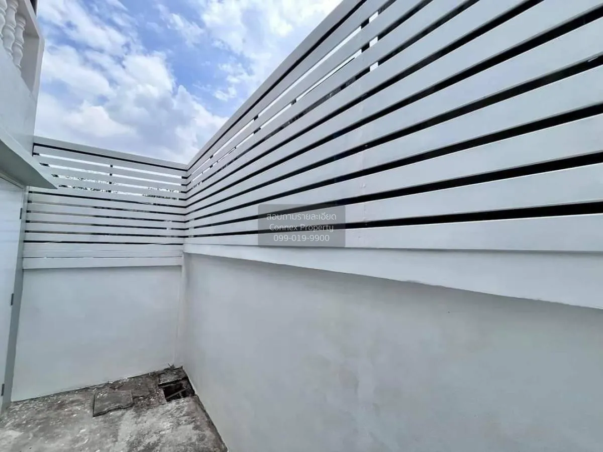 For Sale Townhouse/Townhome  , Sap Mongkhon 1 , newly renovated ,