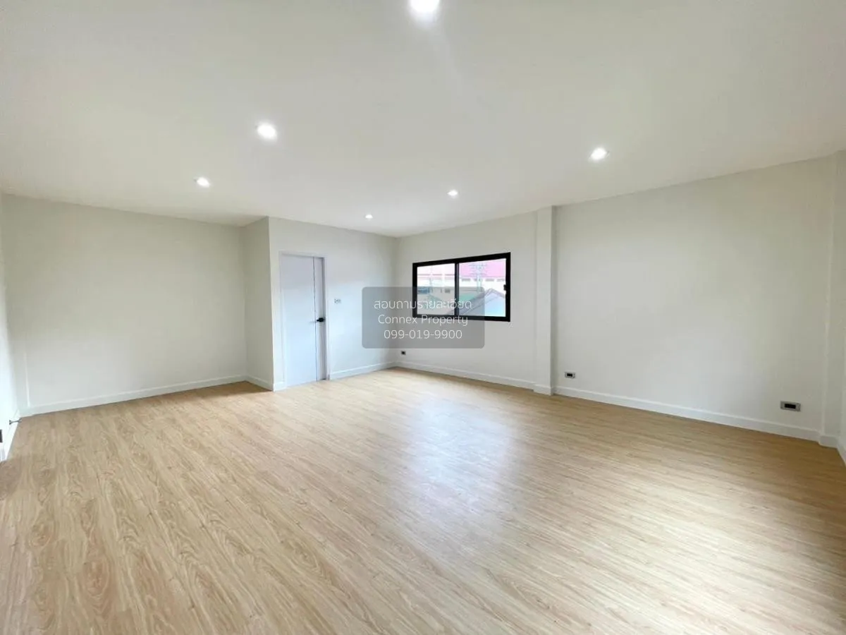 For Sale 2 storey house , Soi Wat Weluwanaram 36 , newly renovate