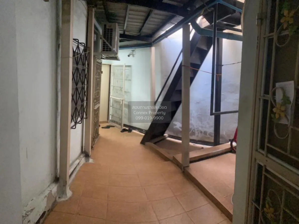 For Sale 5 - storey apartment Itsaraphap Road Soi 2 , Somdet Chao 4