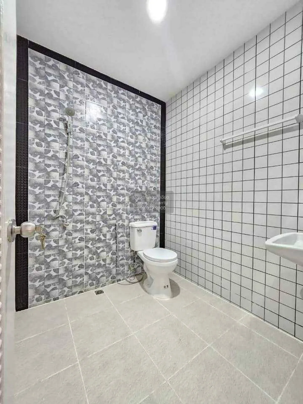 ขายทาวน์เฮ้าส์/ทาวน์โฮม  บ้านพรจิรา คลอง 7 รีโนเวทใหม่ บึงคำพร้อย