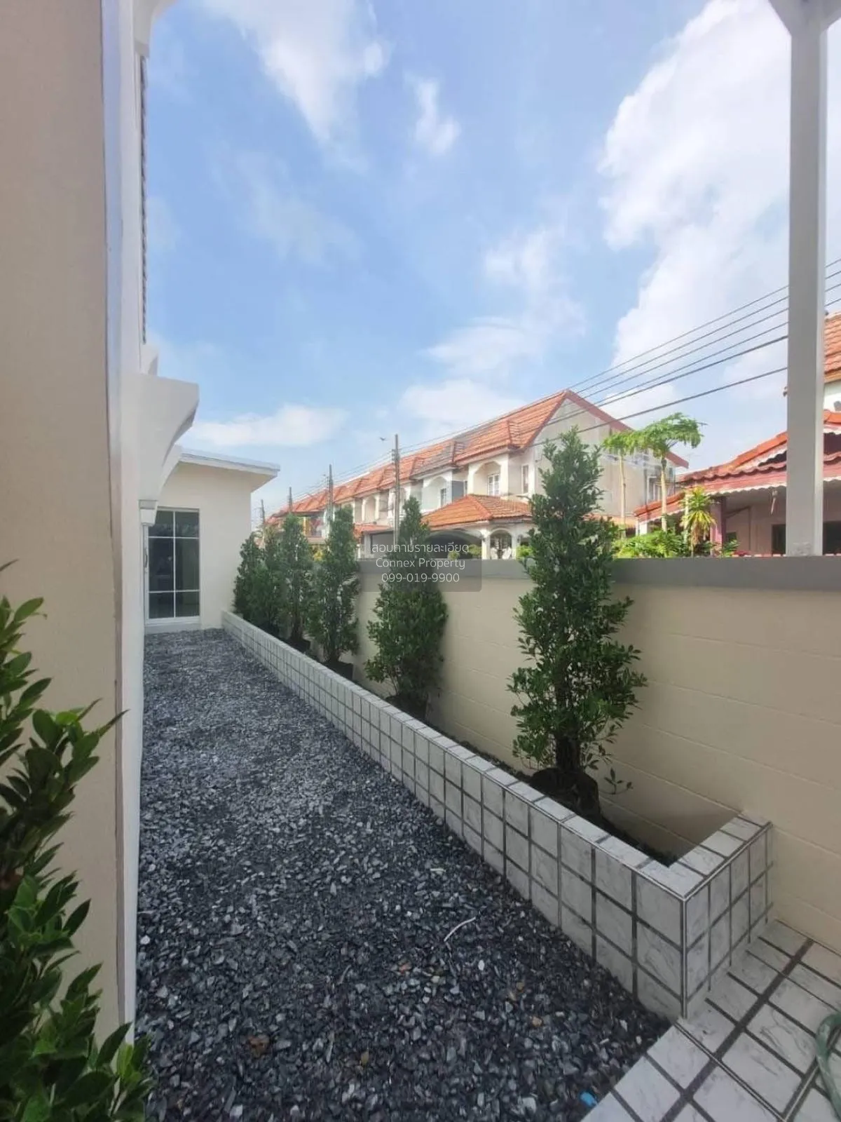 For Sale Townhouse/Townhome  , Baan Karnmanee , corner unit , new 4