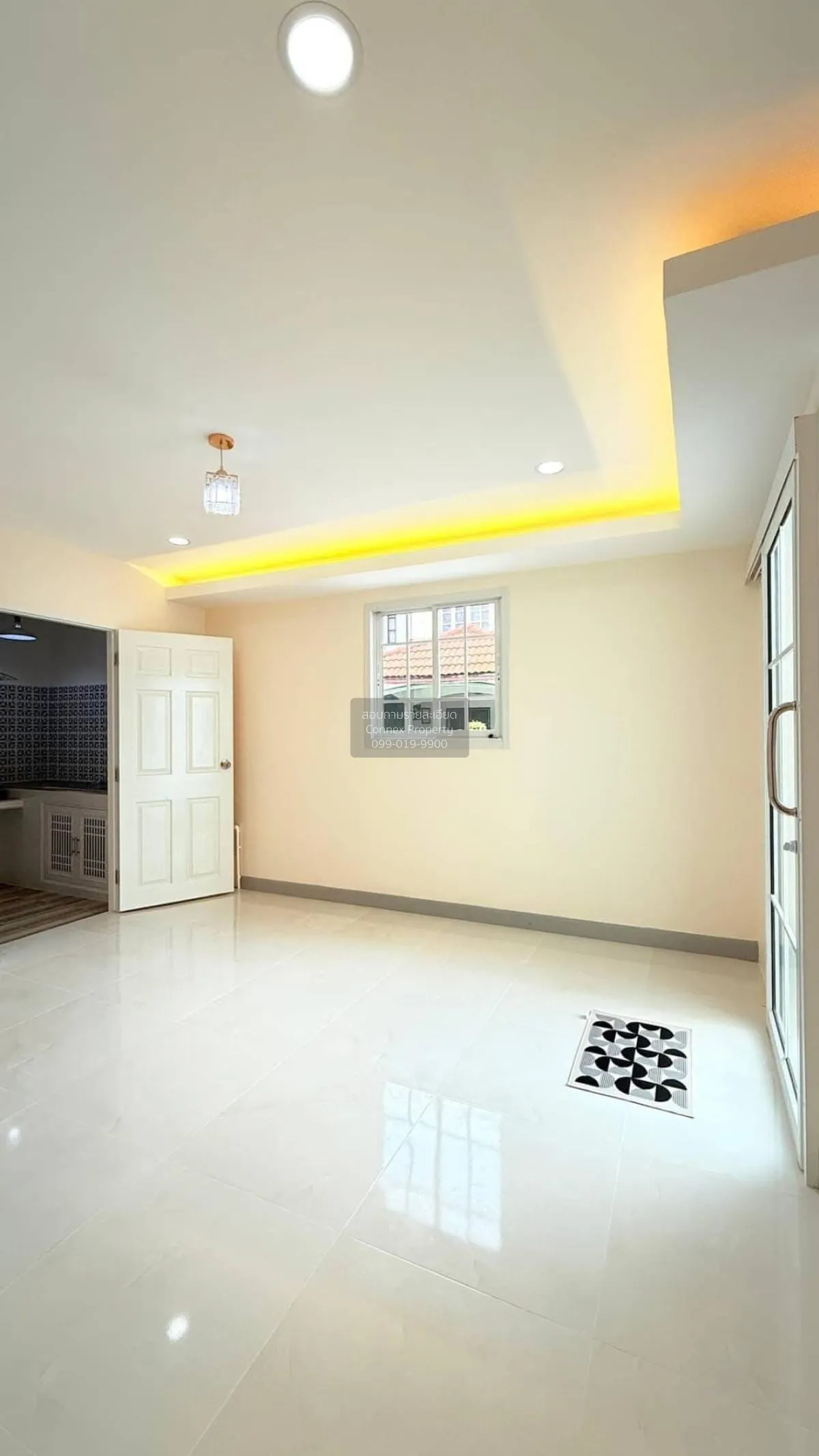 For Sale Townhouse/Townhome  , Baan Karnmanee , corner unit , new