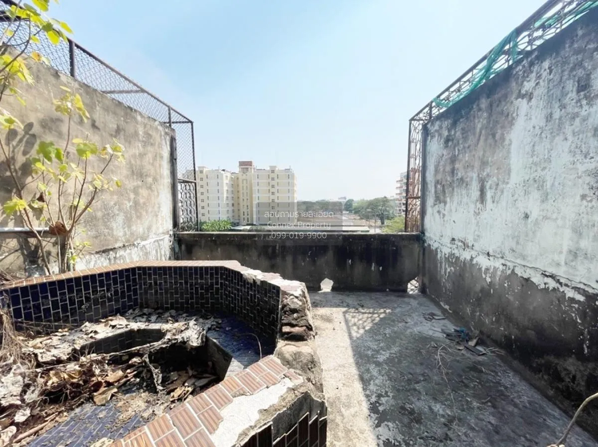 For Sale commercial building,  to Phahon Yothin Road , Khlong Nue