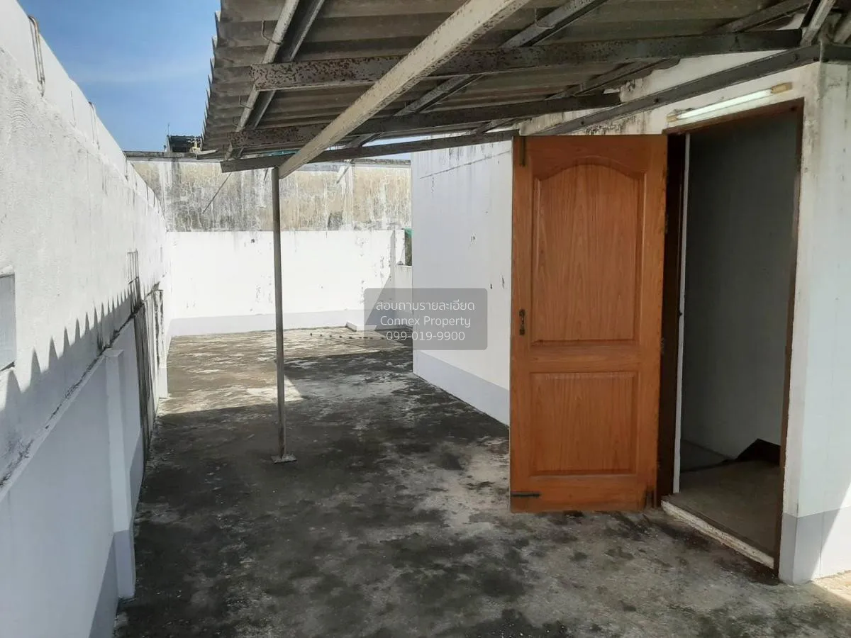 commercial building in front of Chatchai fresh market, Nava Nakor