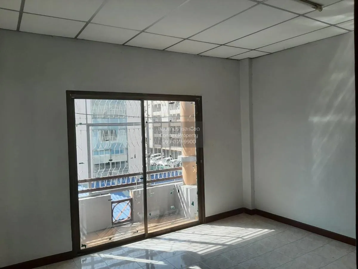 commercial building in front of Chatchai fresh market, Nava Nakor