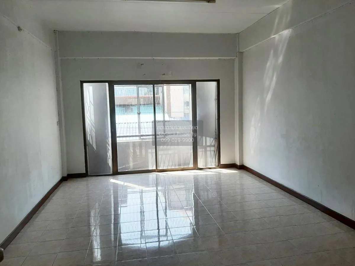 commercial building in front of Chatchai fresh market, Nava Nakor