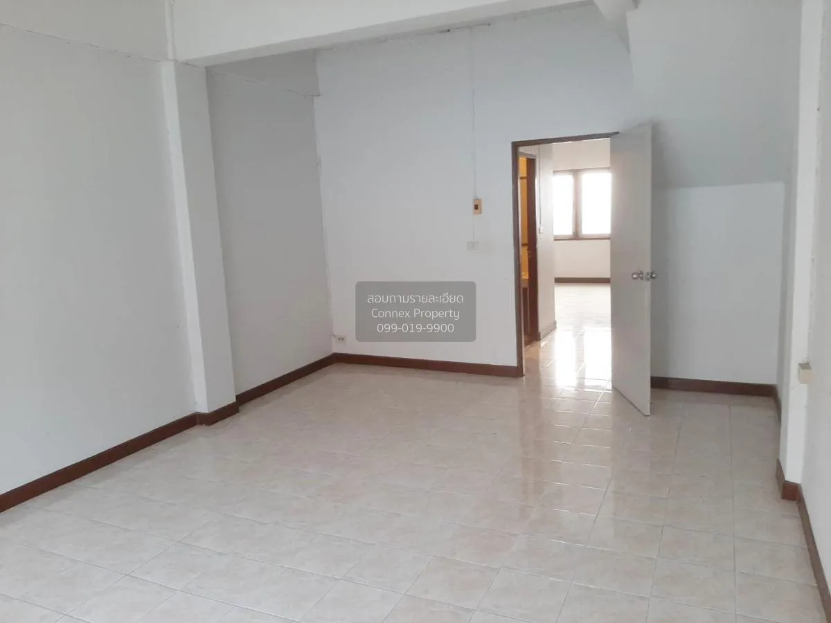 commercial building in front of Chatchai fresh market, Nava Nakor