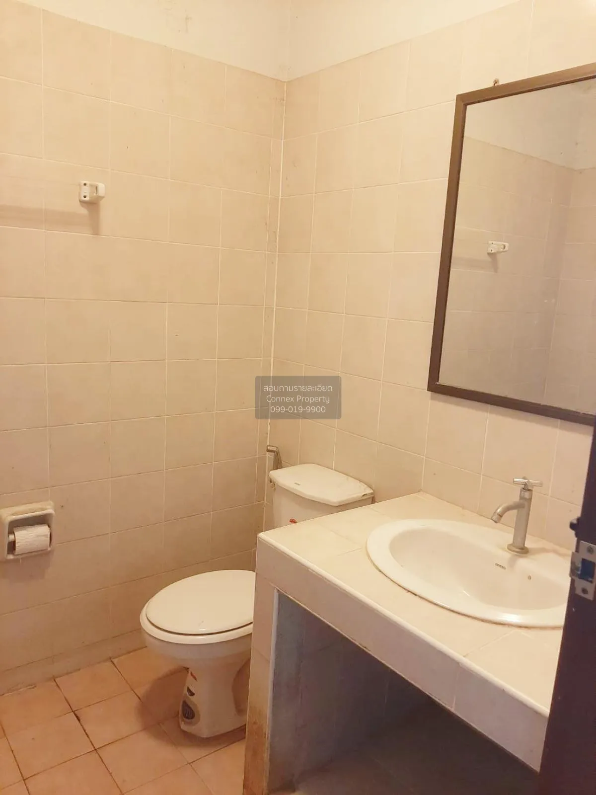 commercial building in front of Chatchai fresh market, Nava Nakor