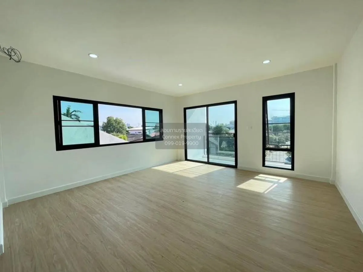 ขายทาวน์โฮม 3 ชั้น ติวานนท์ 43 รีโนเวทใหม่ ท่าทราย เมืองนนทบุรี น