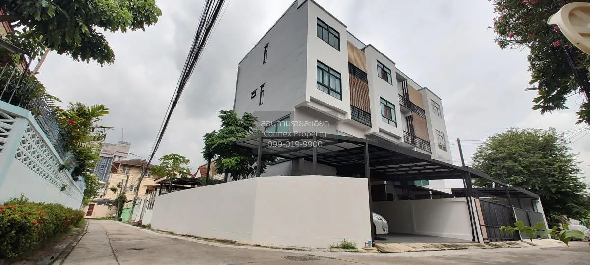 For Sale 3.5-storey detached house 250 sqm. Soi Lat Phrao 25 yeak 2