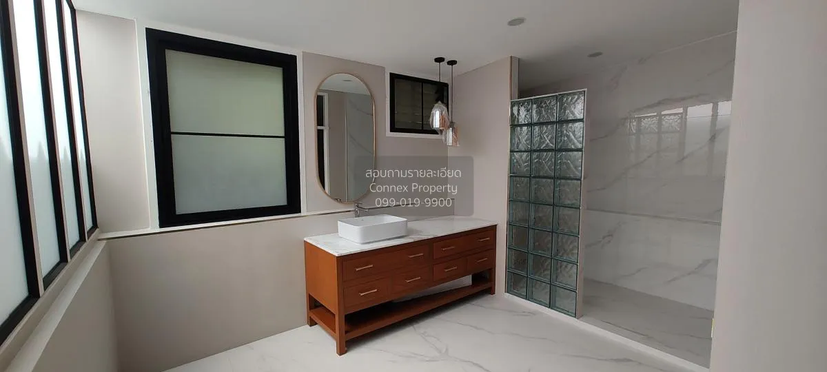 For Sale 3.5-storey detached house 250 sqm. Soi Lat Phrao 25 yeak