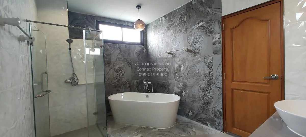 For Sale 3.5-storey detached house 250 sqm. Soi Lat Phrao 25 yeak