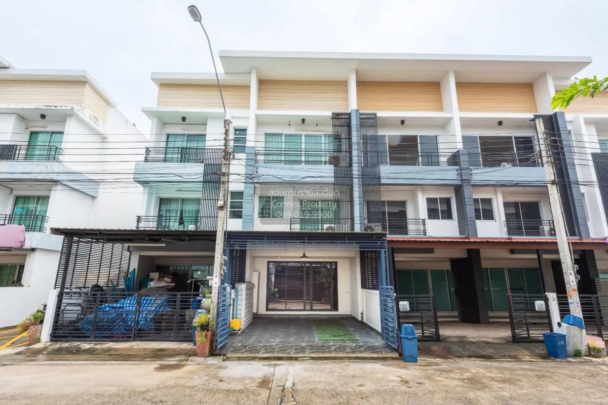 For Sale Townhouse/Townhome  , Autumn Residence , newly renovated 1