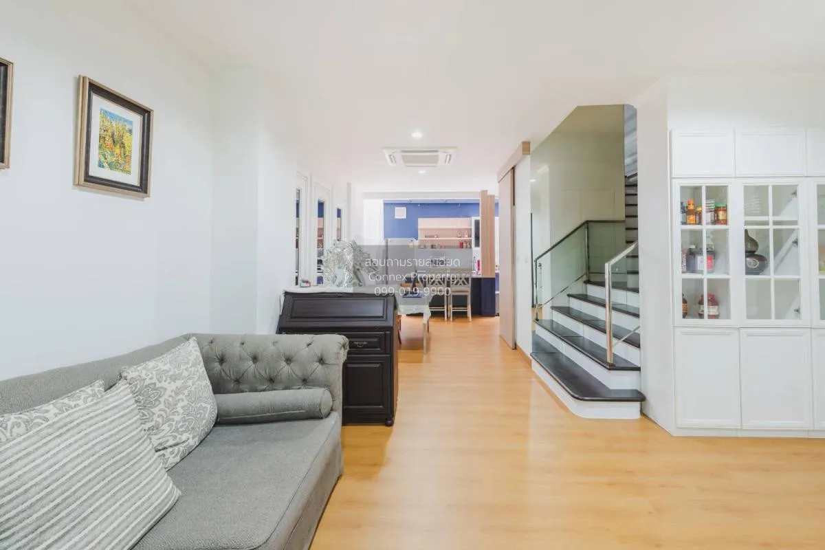 For Sale Townhouse/Townhome  , Autumn Residence , newly renovated 4