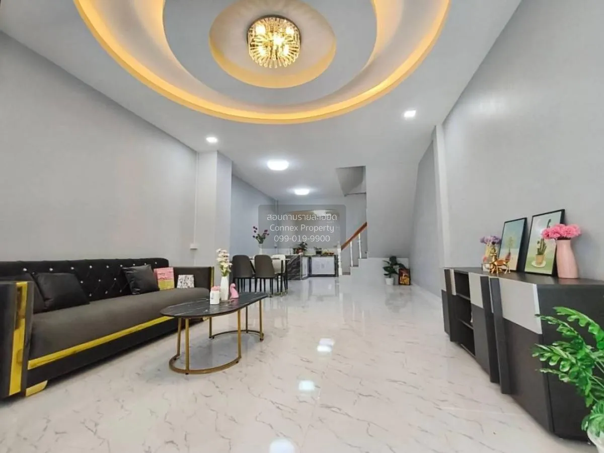 For Sale Townhouse/Townhome  , Priap Thong 2 , corner unit , newl 4