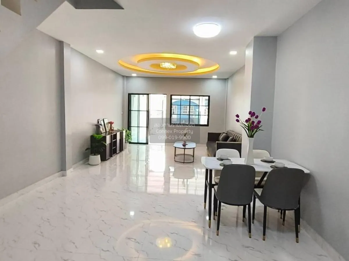 For Sale Townhouse/Townhome  , Priap Thong 2 , corner unit , newl