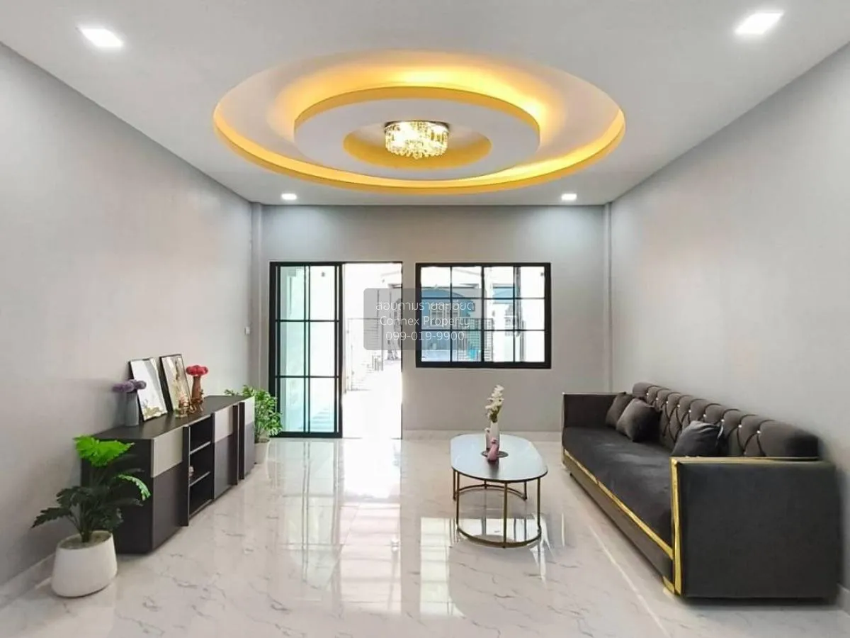 For Sale Townhouse/Townhome  , Priap Thong 2 , corner unit , newl