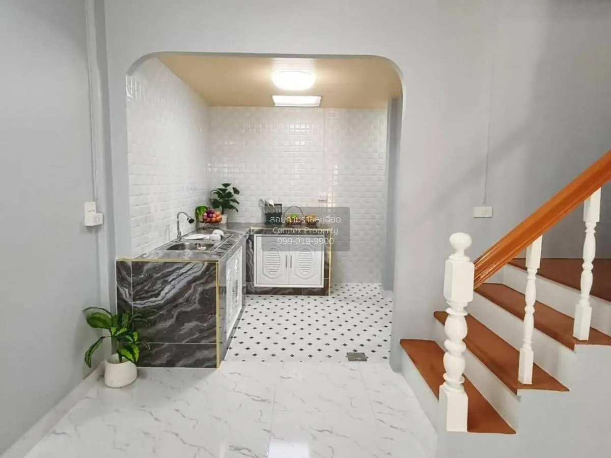 For Sale Townhouse/Townhome  , Priap Thong 2 , corner unit , newl