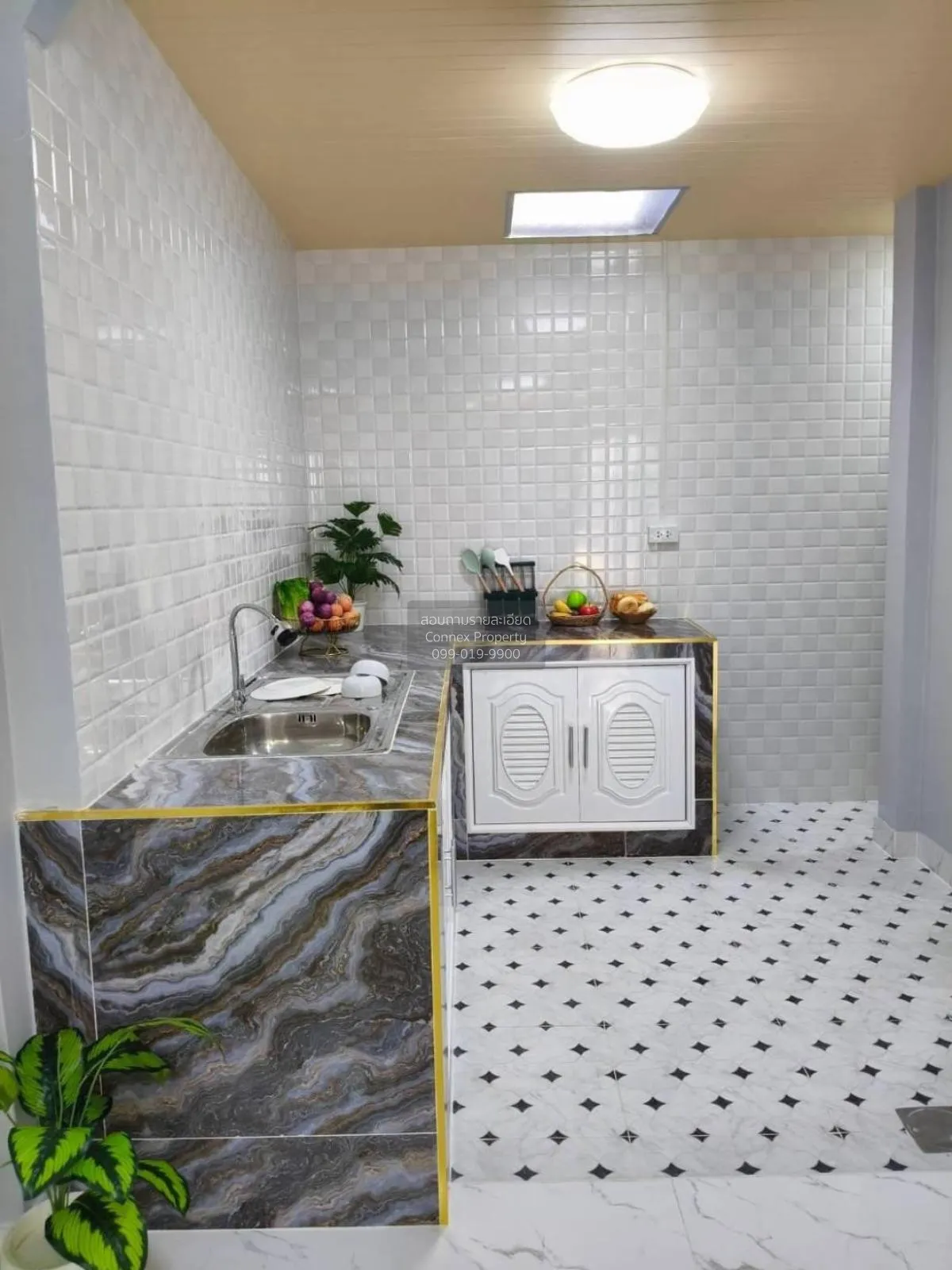 For Sale Townhouse/Townhome  , Priap Thong 2 , corner unit , newl