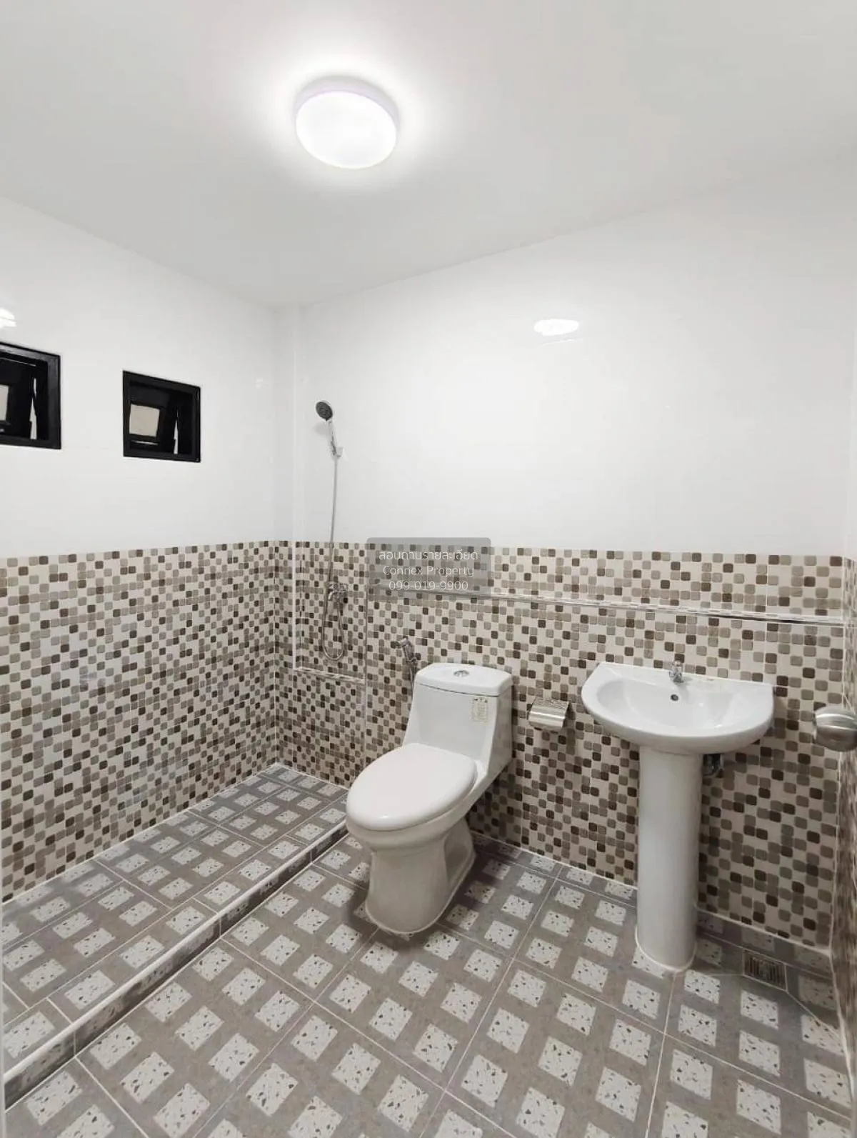 For Sale Townhouse/Townhome  , Maneerin Lake & Park Ratchaphruek 