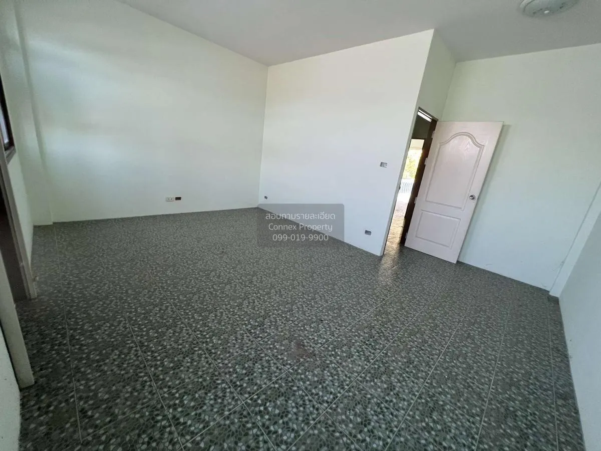 For Sale 2-Storey Townhouse, Samo Phron Area, Soi Chonprathan 40.