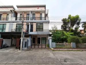 ขายทาวน์เฮ้าส์/ทาวน์โฮม  เมอริท เพลส ลาดพร้าว 87 คลองเจ้าคุณสิงห์ เขต วังทองหลาง กรุงเทพ CX-116907