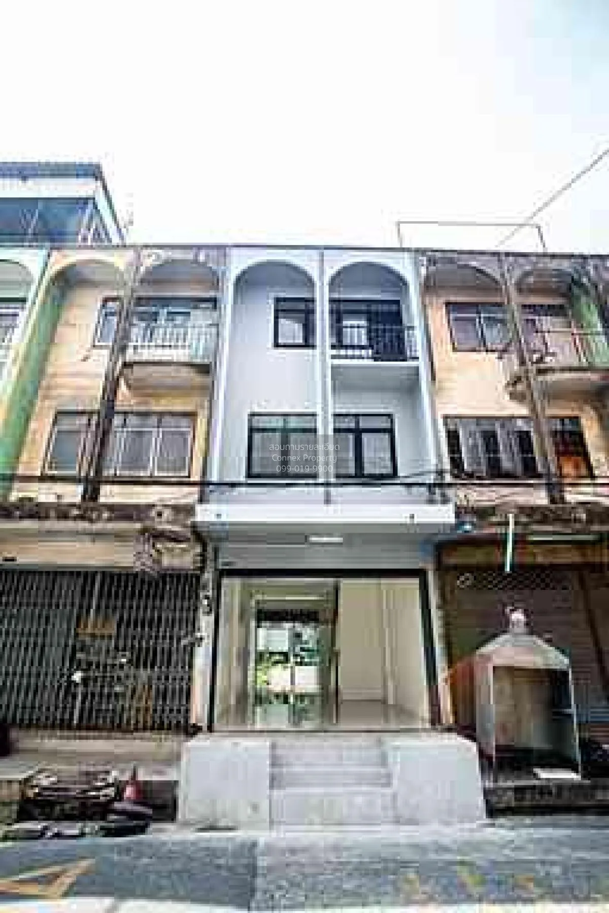 For Sale 3-storey commercial building, Ramkhamhaeng 32 , Hua Mak  1