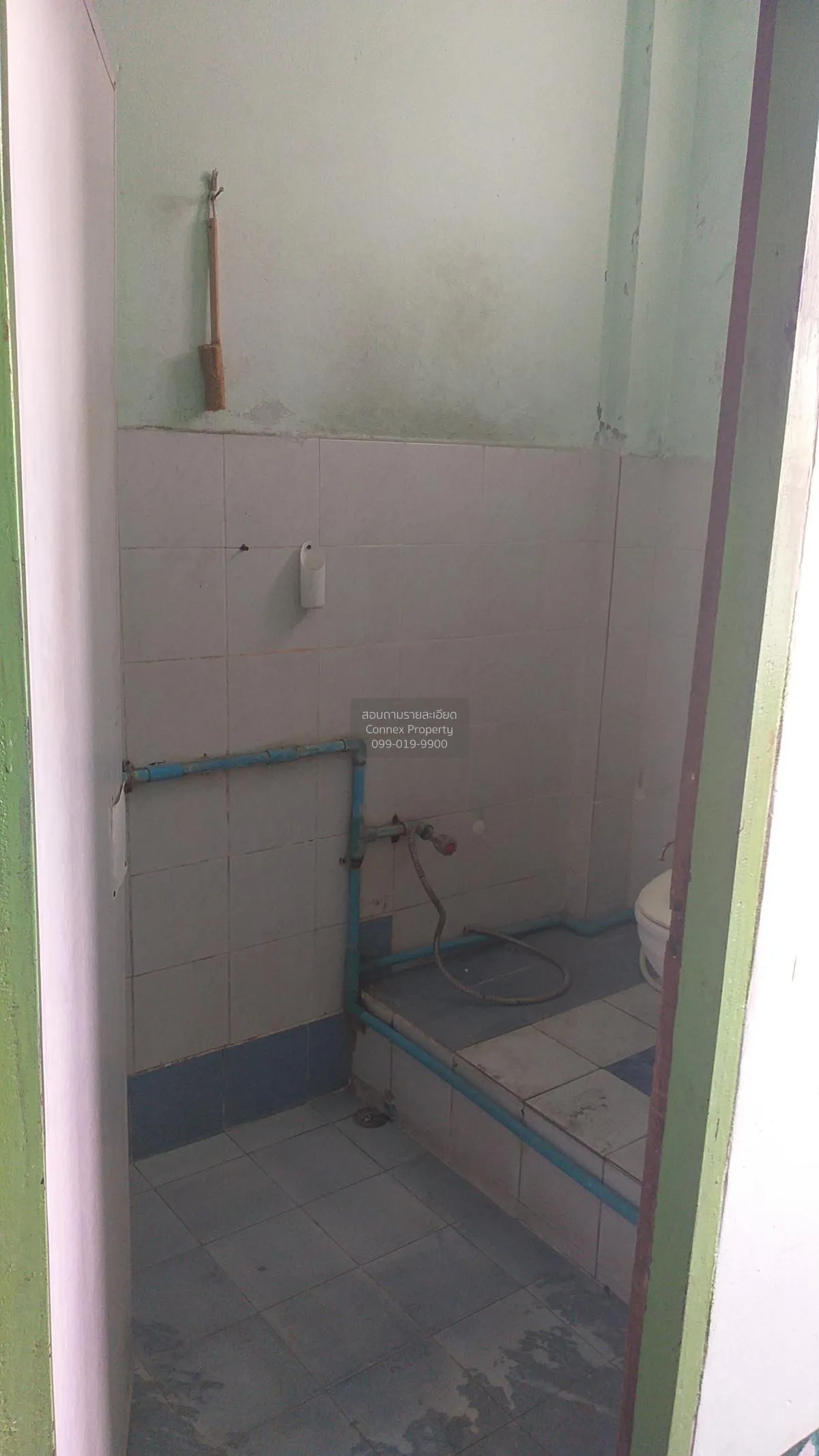 For Sale 3-storey commercial building on Boon Samphan Road Bang L 3