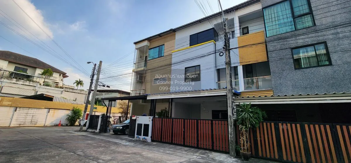 For Rent Townhouse/Townhome  , Sarin Wiz Sukhumvit 107 , wide fro