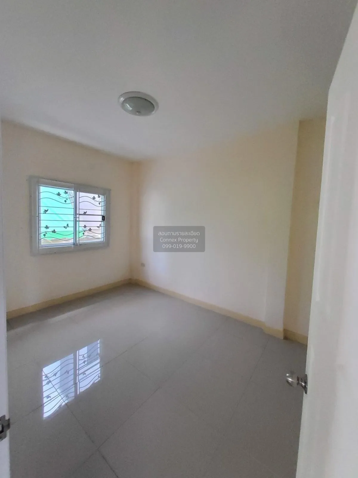 For Sale Townhouse/Townhome  ,  Chansamorn Hill, Bo Win-Amata Cit