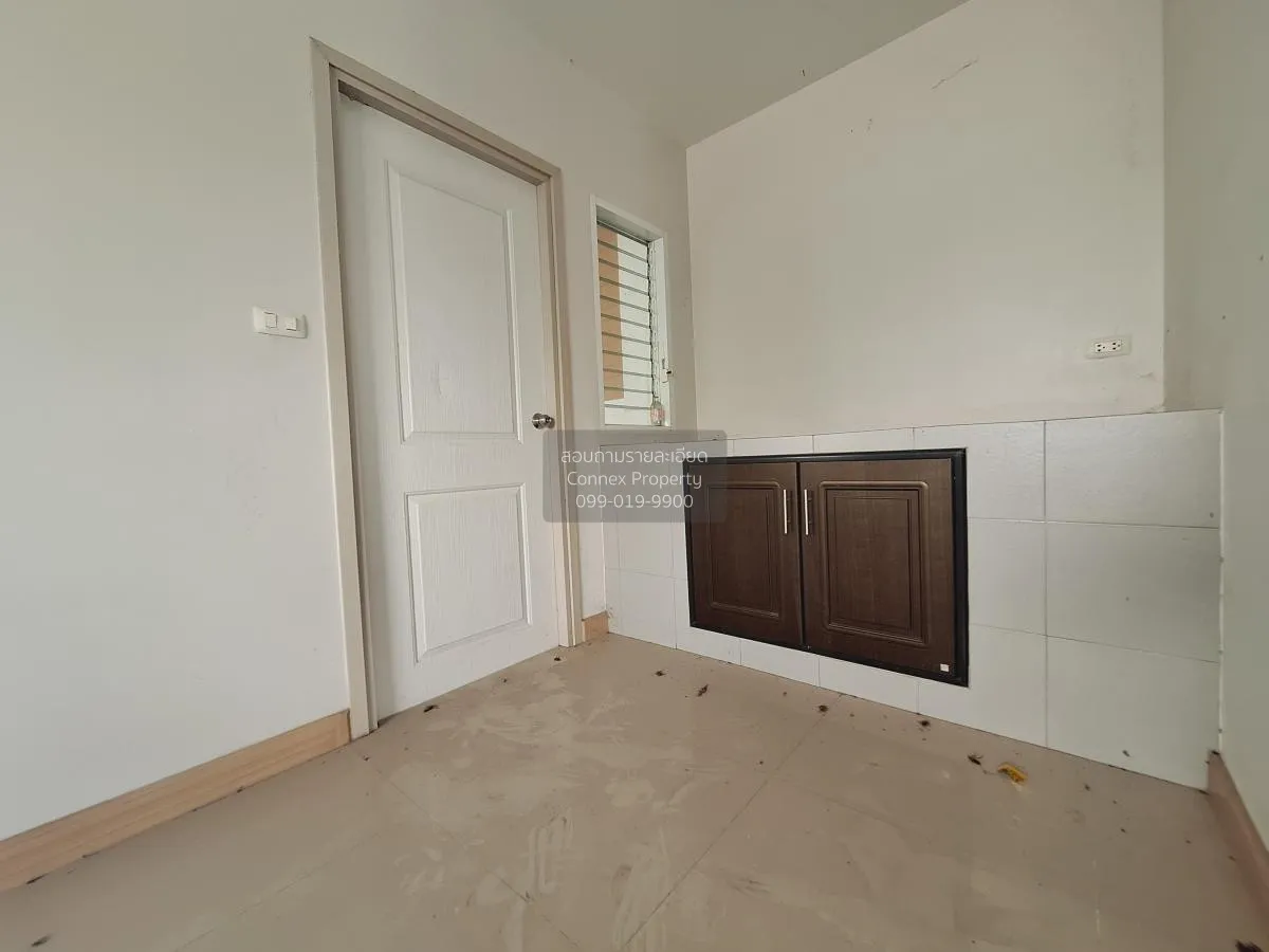 For Sale Townhouse/Townhome  , Priyawut 331 , Bo Win , Si Racha ,