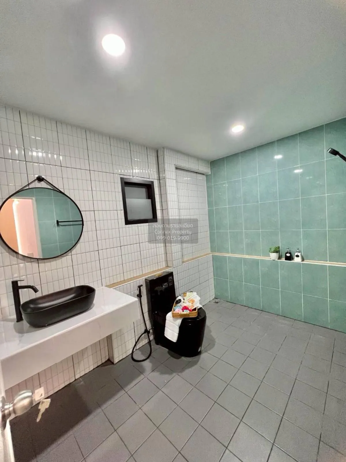 ขายทาวน์เฮ้าส์/ทาวน์โฮม  ชมฟ้า-วรางกูล คลอง 2 ห้องมุม รีโนเวทใหม่