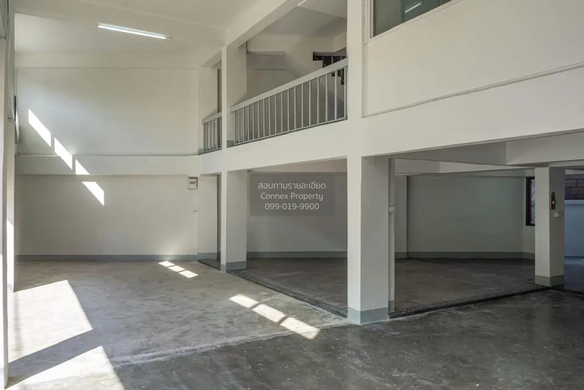 For Sale Commercial building, 3 units, 3 and a half floors , Wat  3