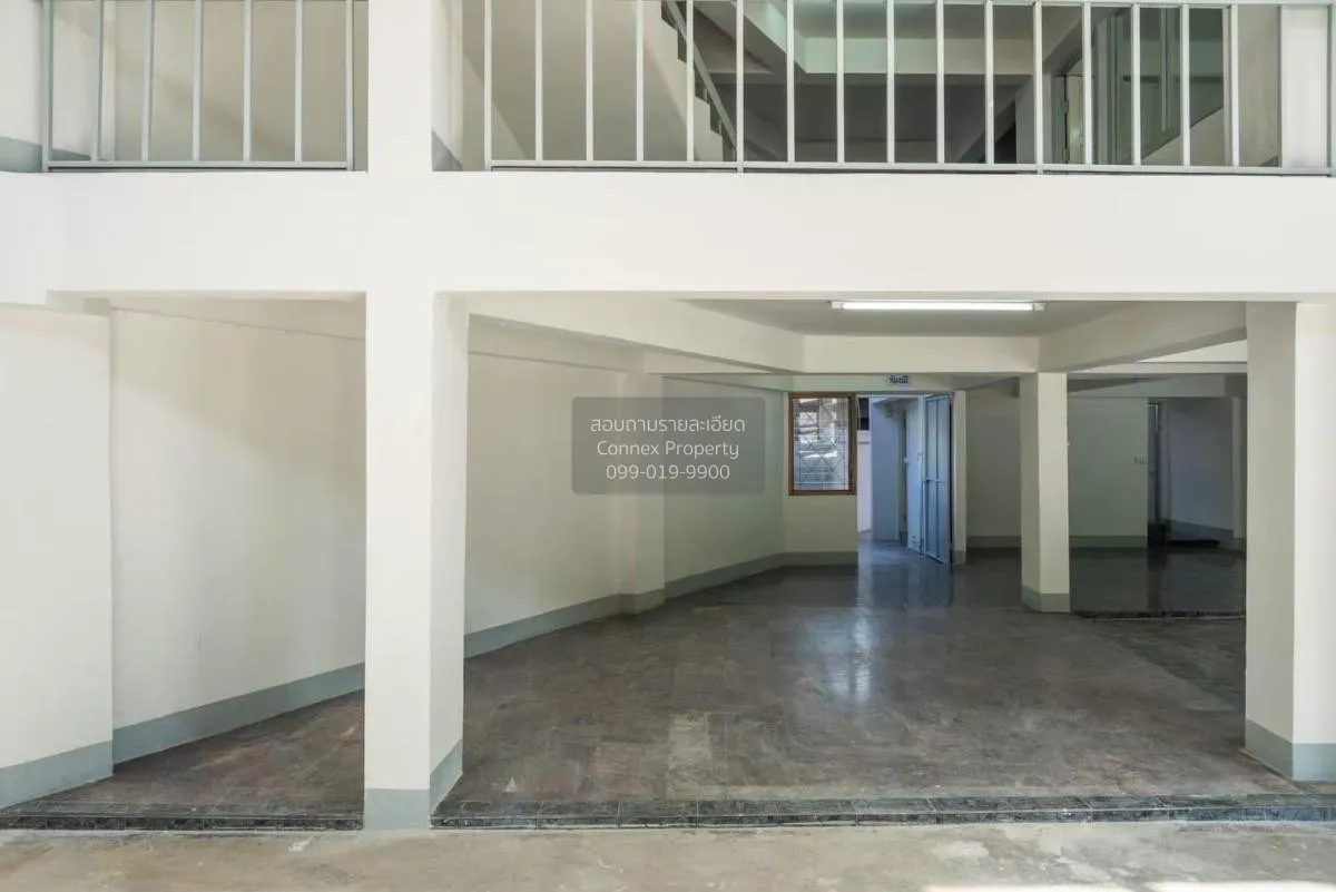 For Sale Commercial building, 3 units, 3 and a half floors , Wat  4