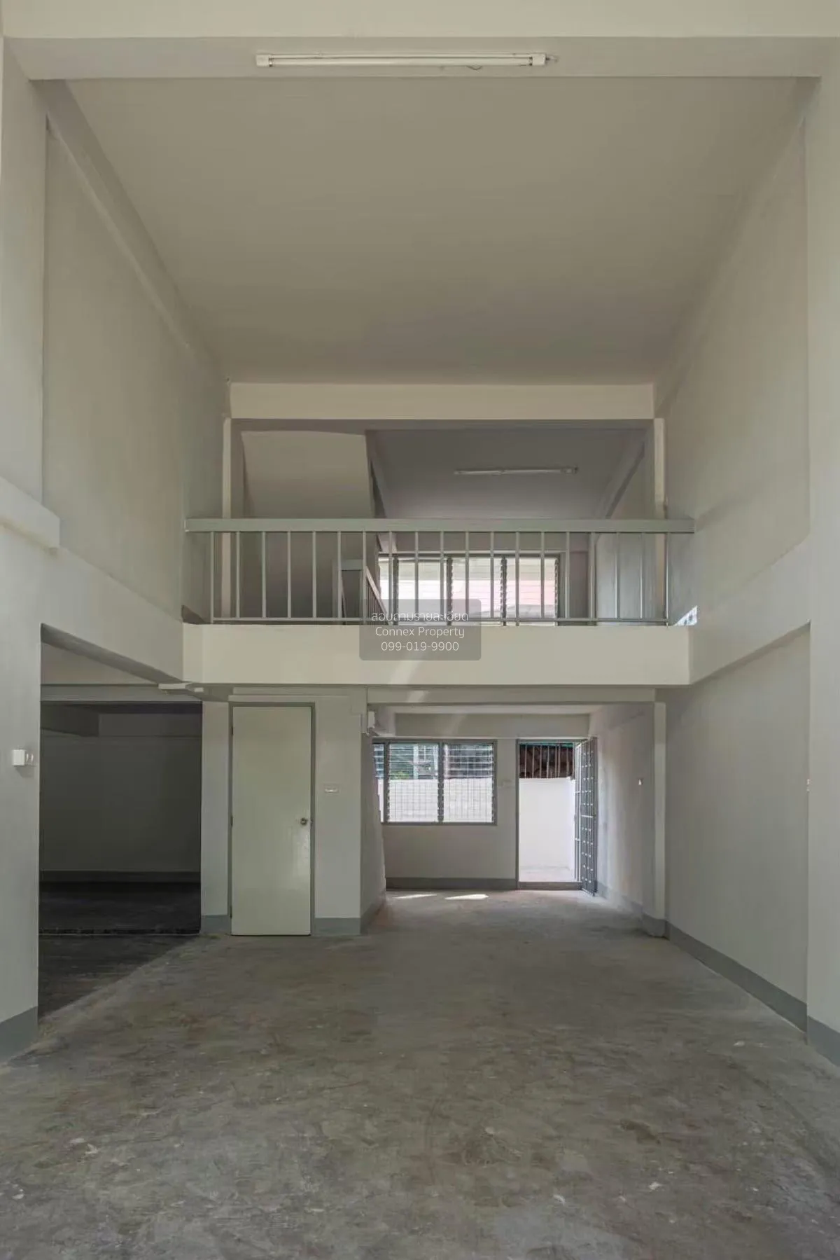 For Sale Commercial building, 3 units, 3 and a half floors , Wat 