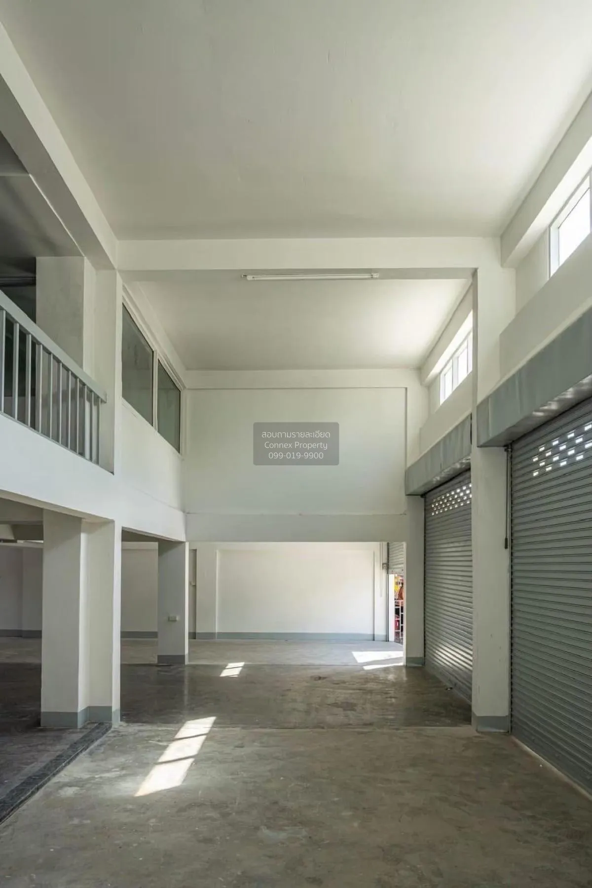 For Sale Commercial building, 3 units, 3 and a half floors , Wat 