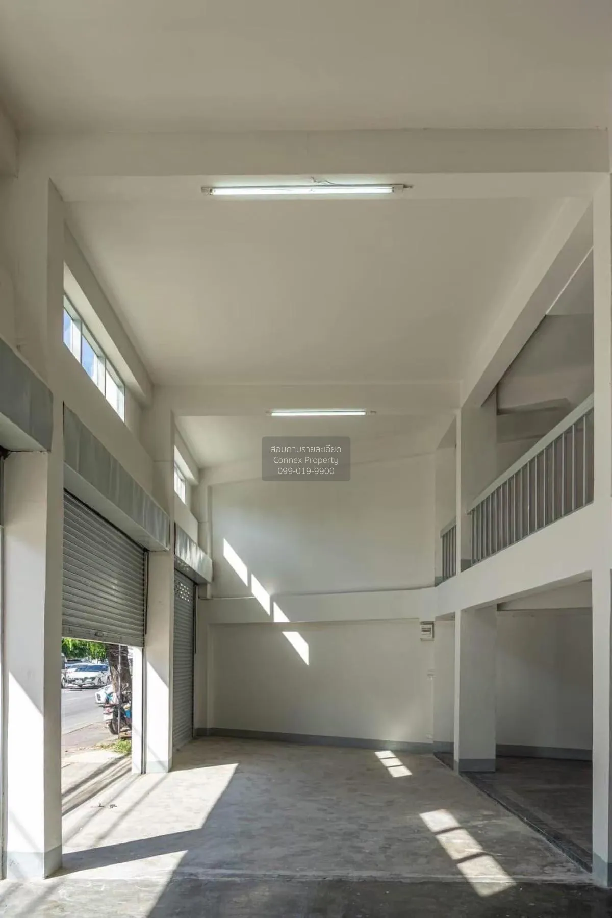 For Sale Commercial building, 3 units, 3 and a half floors , Wat 